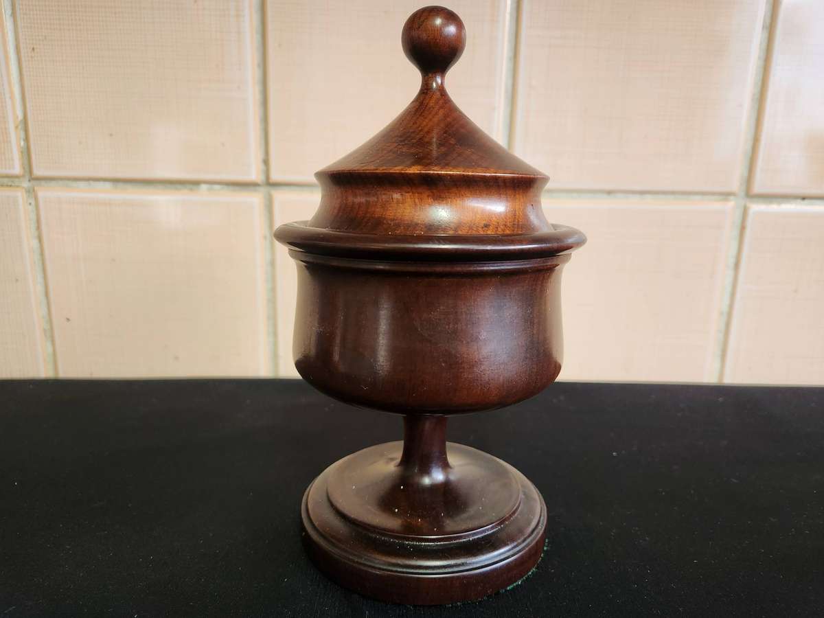 VINTAGE BEAUTIFULLY CRAFTED POLISHED HARDWOOD TOBACCO JAR