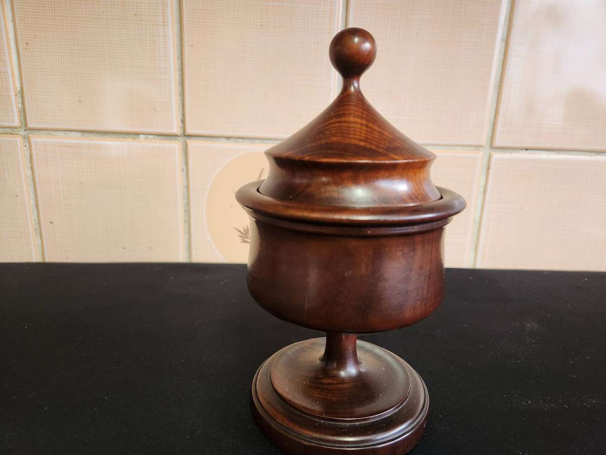 VINTAGE BEAUTIFULLY CRAFTED POLISHED HARDWOOD TOBACCO JAR