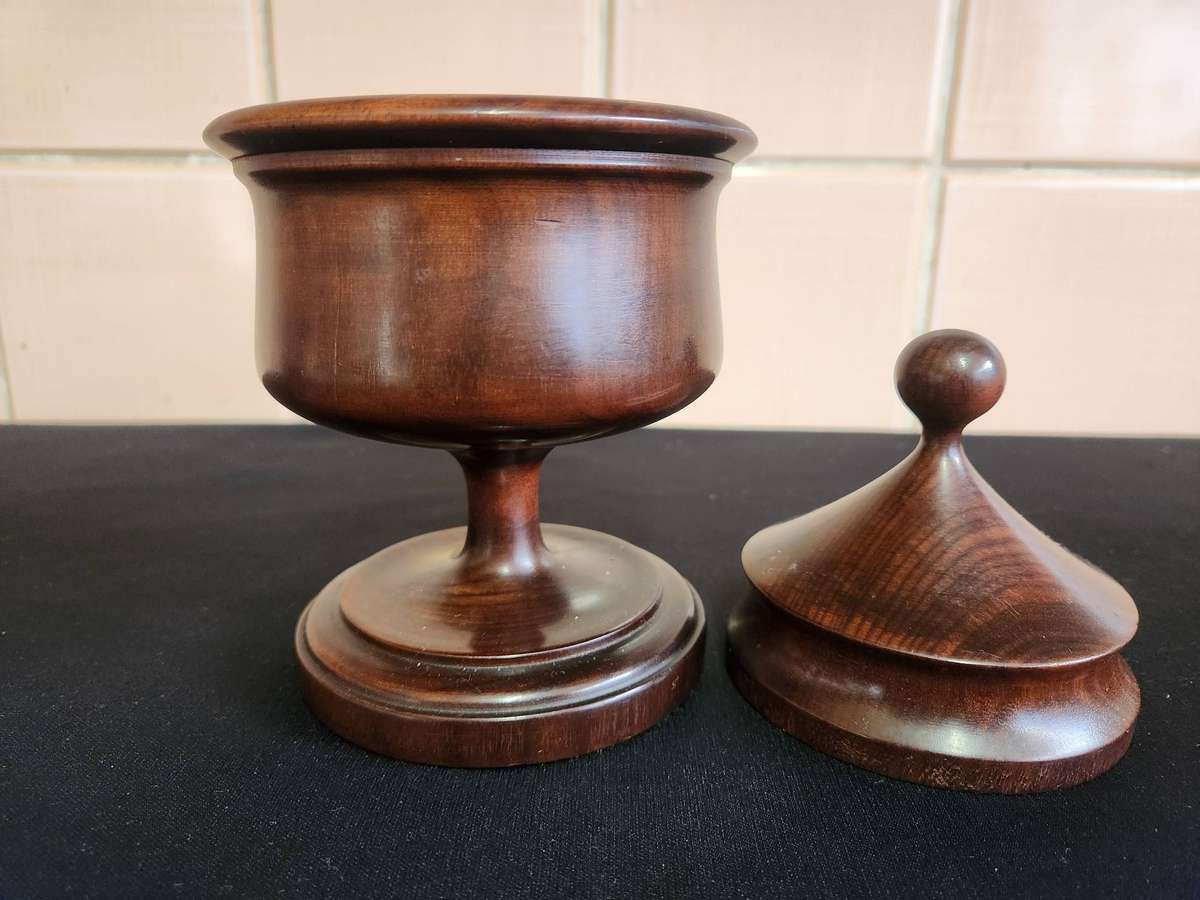 VINTAGE BEAUTIFULLY CRAFTED POLISHED HARDWOOD TOBACCO JAR