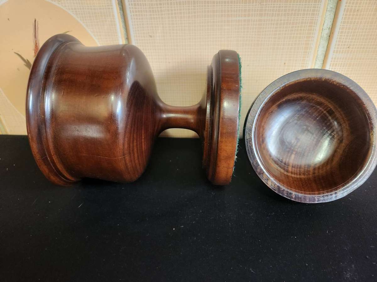 VINTAGE BEAUTIFULLY CRAFTED POLISHED HARDWOOD TOBACCO JAR