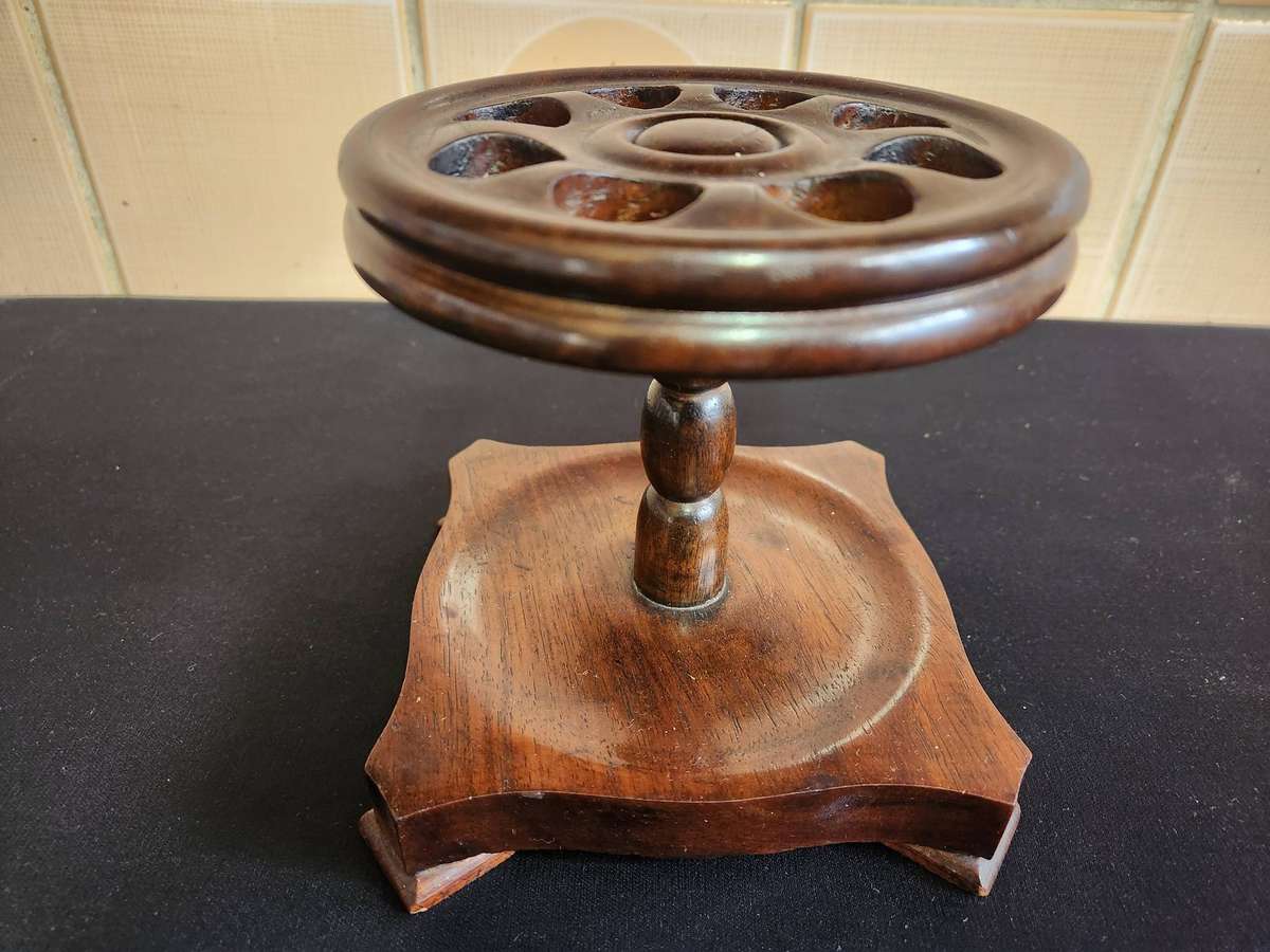 VINTAGE BEAUTIFULLY CRAFTED POLISHED HARDWOOD TOBACCO PIPE STAND
