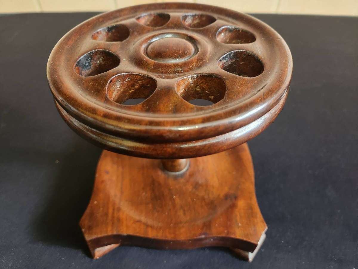 VINTAGE BEAUTIFULLY CRAFTED POLISHED HARDWOOD TOBACCO PIPE STAND