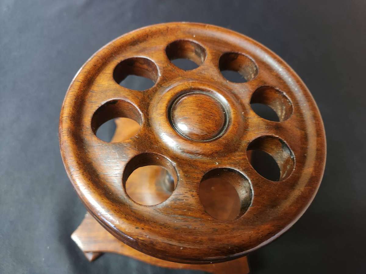VINTAGE BEAUTIFULLY CRAFTED POLISHED HARDWOOD TOBACCO PIPE STAND
