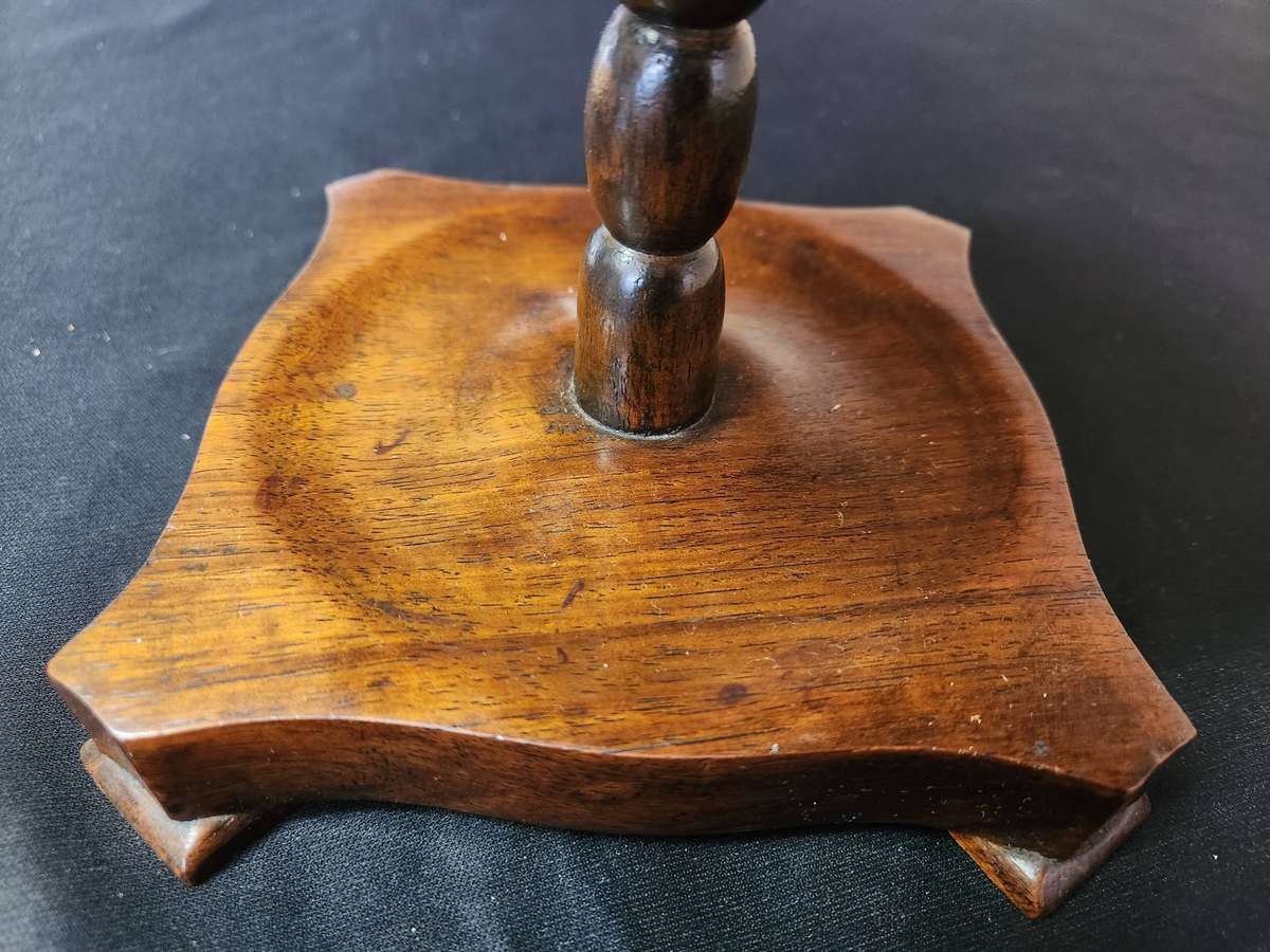 VINTAGE BEAUTIFULLY CRAFTED POLISHED HARDWOOD TOBACCO PIPE STAND