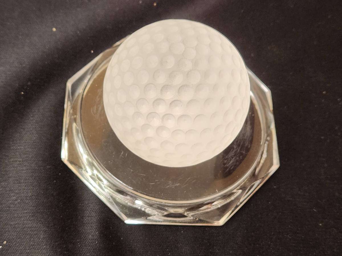 EXQUISITE ROYAL DOULTON FINEST CRYSTAL GOLF BALL PAPERWEIGHT