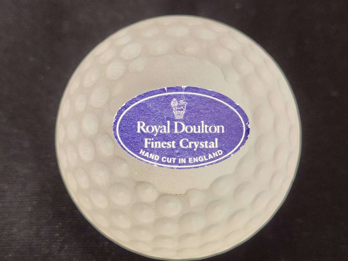 EXQUISITE ROYAL DOULTON FINEST CRYSTAL GOLF BALL PAPERWEIGHT
