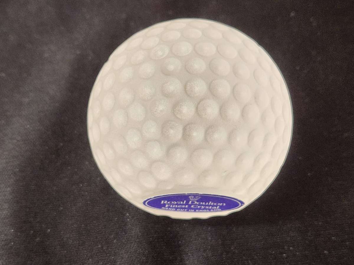 EXQUISITE ROYAL DOULTON FINEST CRYSTAL GOLF BALL PAPERWEIGHT
