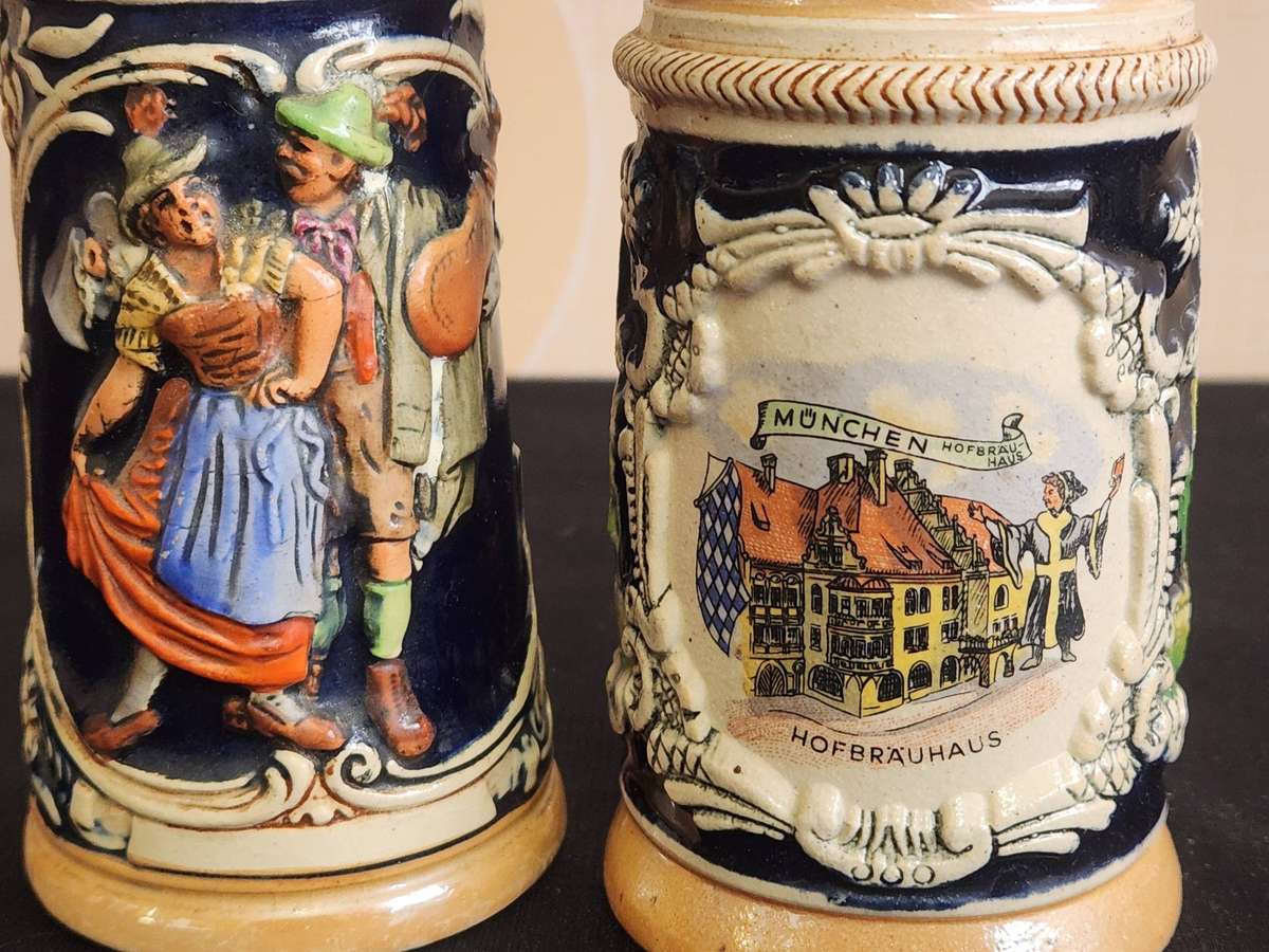 PAIR OF LIDDED GERMAN BEERSTEINS