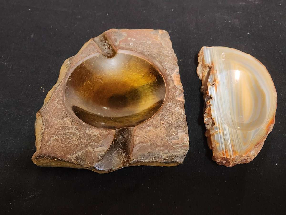 BEAUTIFULLY HIGHLY POLISHED AGATE AND TIGER EYE ASHTRAYS