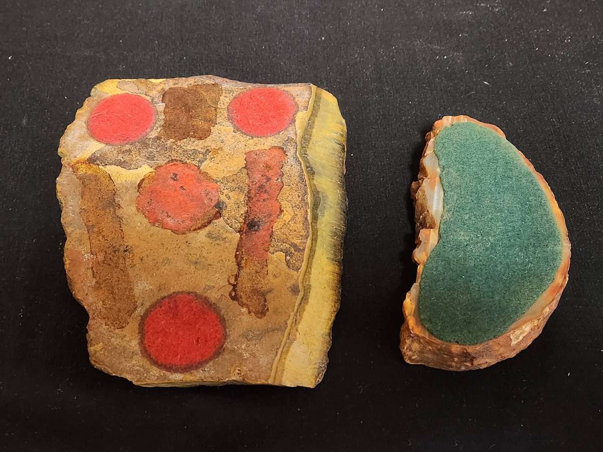 BEAUTIFULLY HIGHLY POLISHED AGATE AND TIGER EYE ASHTRAYS