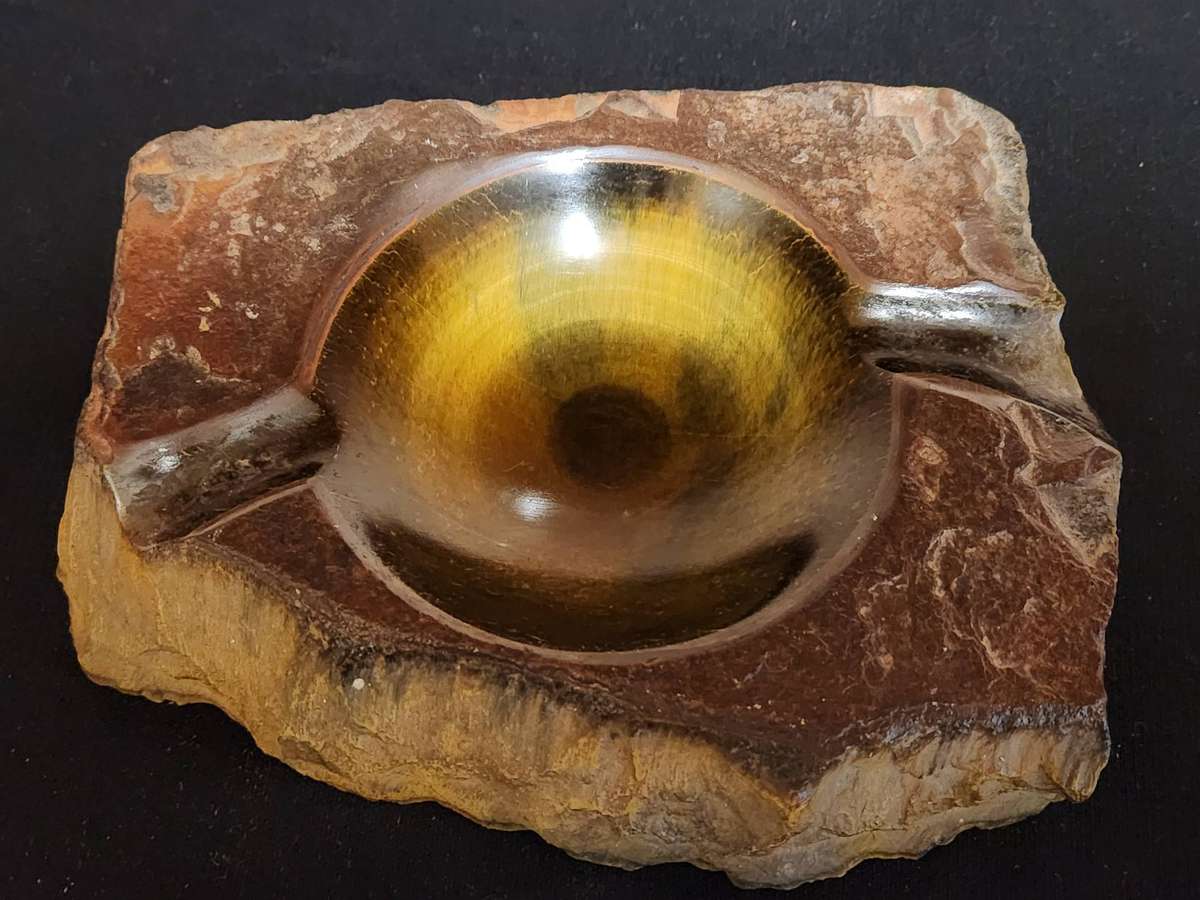 BEAUTIFULLY HIGHLY POLISHED AGATE AND TIGER EYE ASHTRAYS