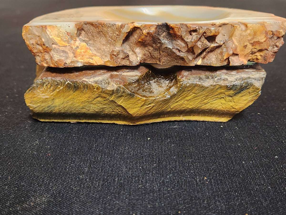 BEAUTIFULLY HIGHLY POLISHED AGATE AND TIGER EYE ASHTRAYS