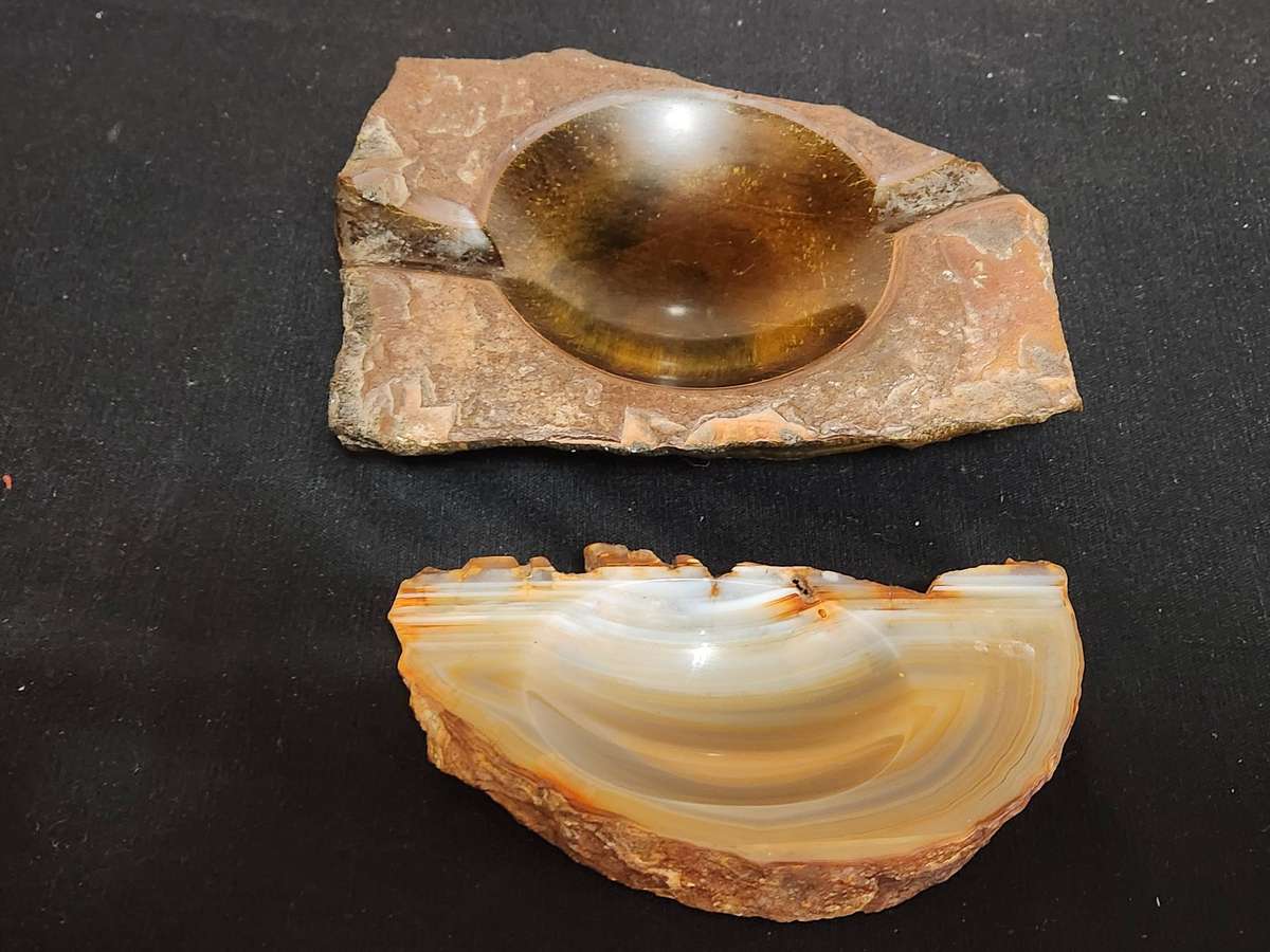 BEAUTIFULLY HIGHLY POLISHED AGATE AND TIGER EYE ASHTRAYS
