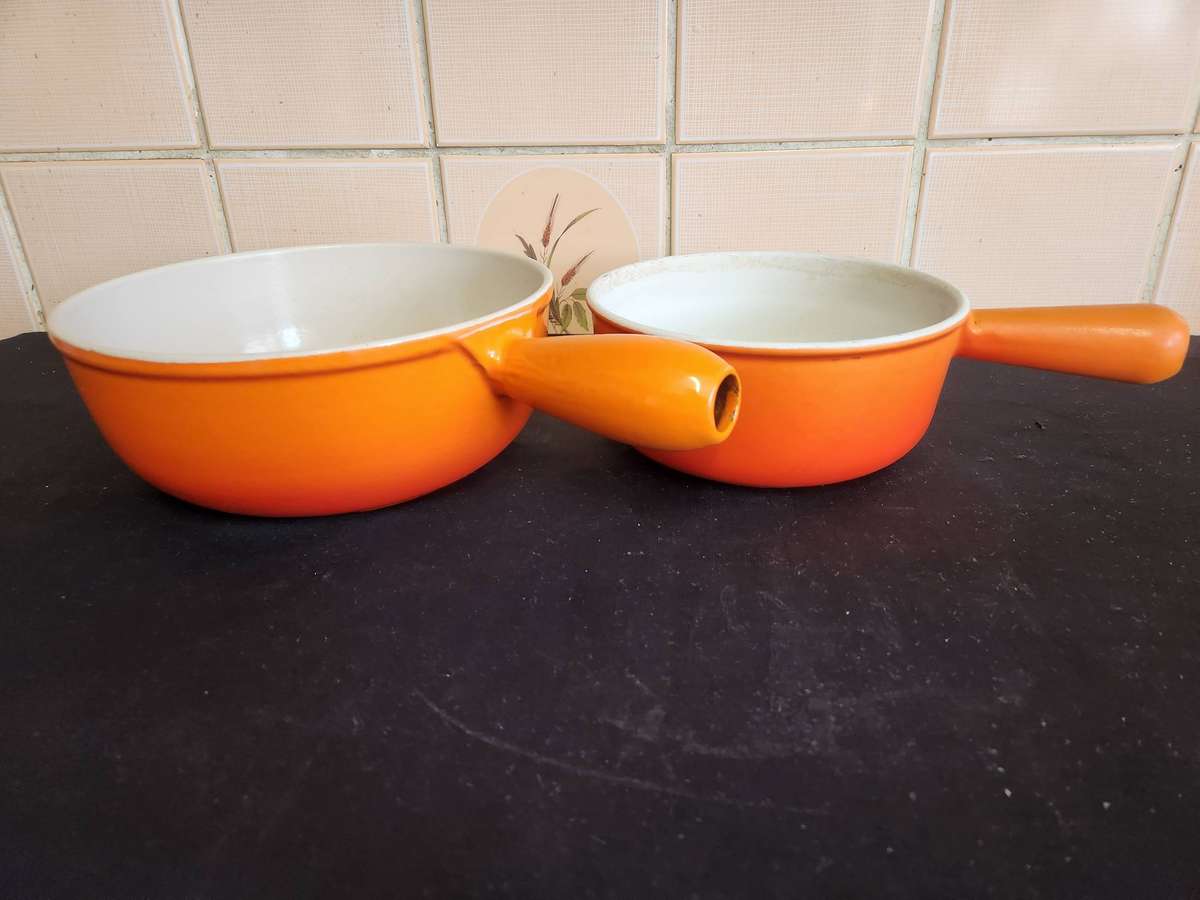 TWO VINTAGE LE CREUSET PAN-HANDLED POTS, NOS 18 AND 22
