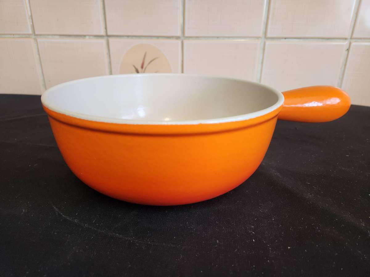 TWO VINTAGE LE CREUSET PAN-HANDLED POTS, NOS 18 AND 22