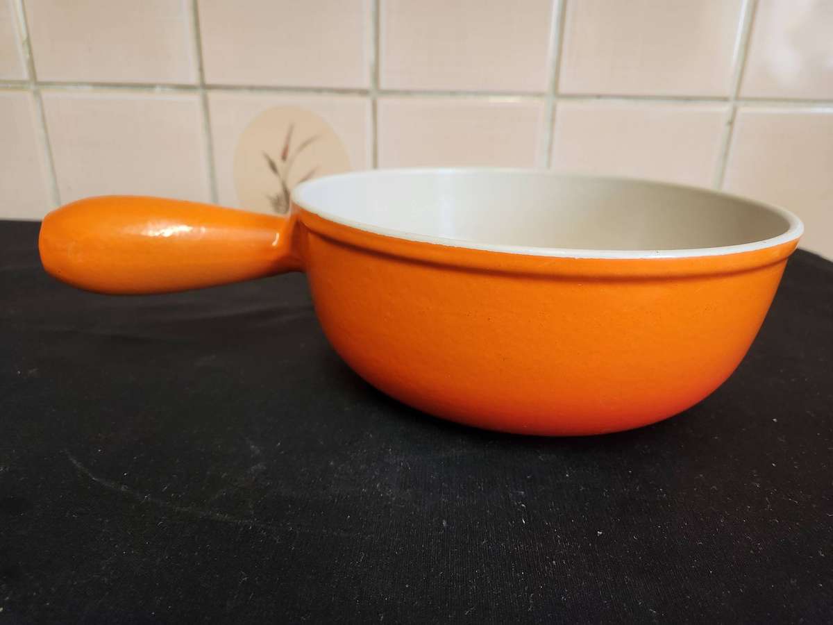 TWO VINTAGE LE CREUSET PAN-HANDLED POTS, NOS 18 AND 22