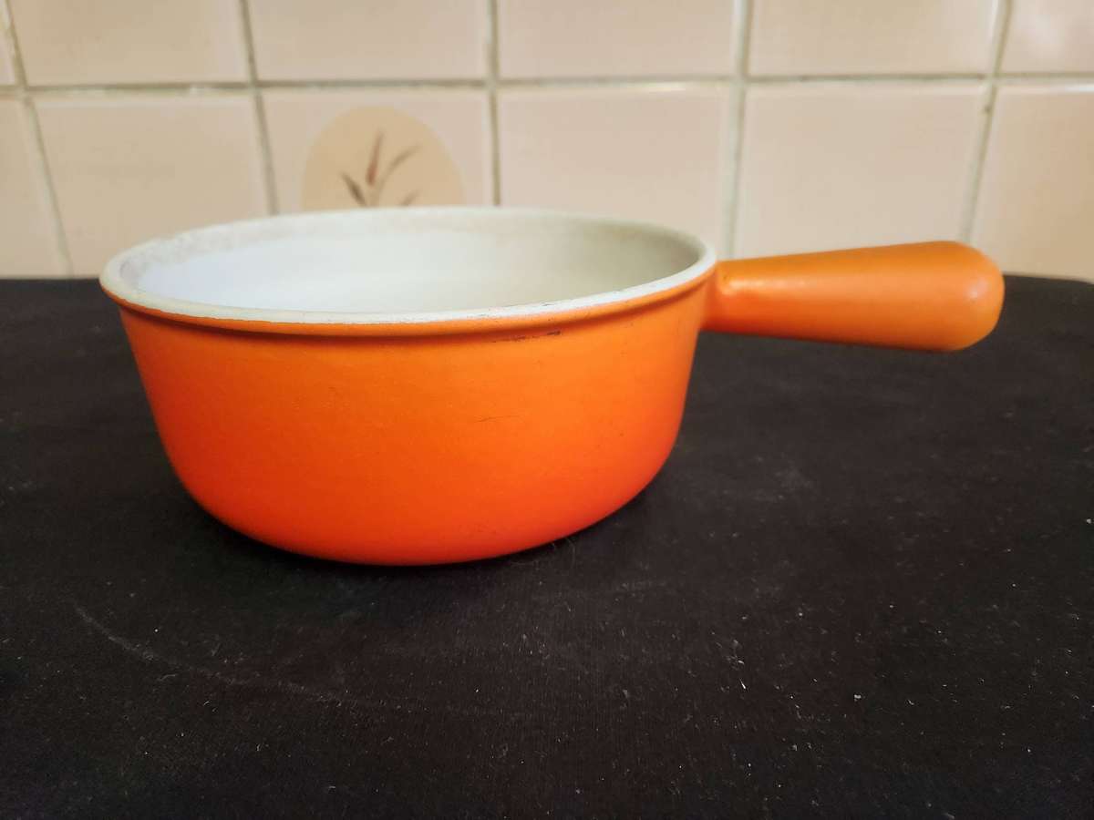 TWO VINTAGE LE CREUSET PAN-HANDLED POTS, NOS 18 AND 22
