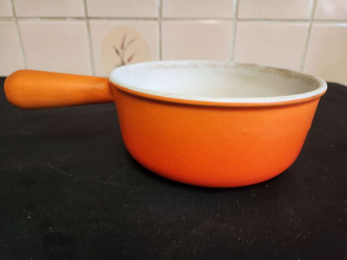 TWO VINTAGE LE CREUSET PAN-HANDLED POTS, NOS 18 AND 22
