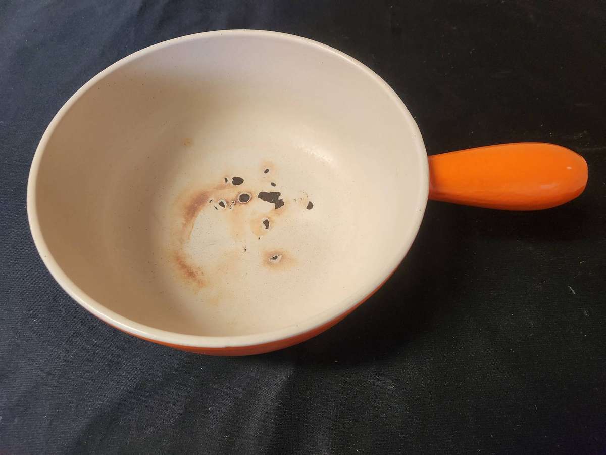 TWO VINTAGE LE CREUSET PAN-HANDLED POTS, NOS 18 AND 22