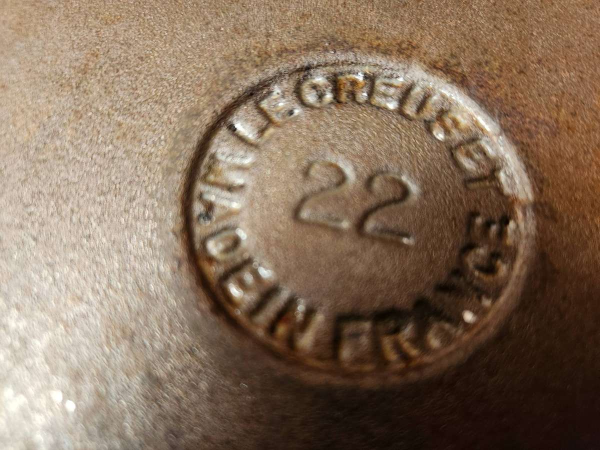 TWO VINTAGE LE CREUSET PAN-HANDLED POTS, NOS 18 AND 22