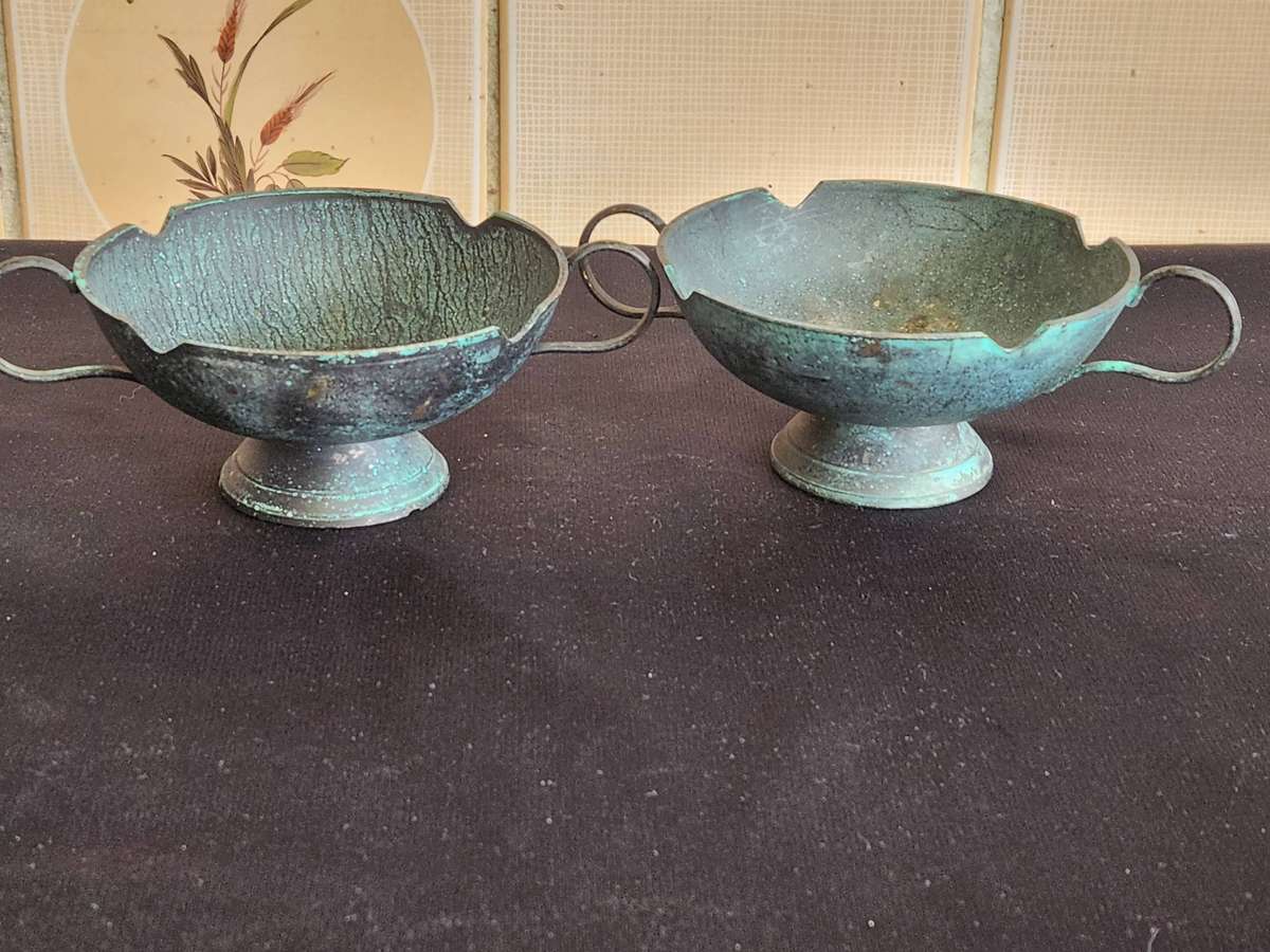 VINTAGE PAIR OF TWIN HANDLED PATINATED BRASS BOWLS