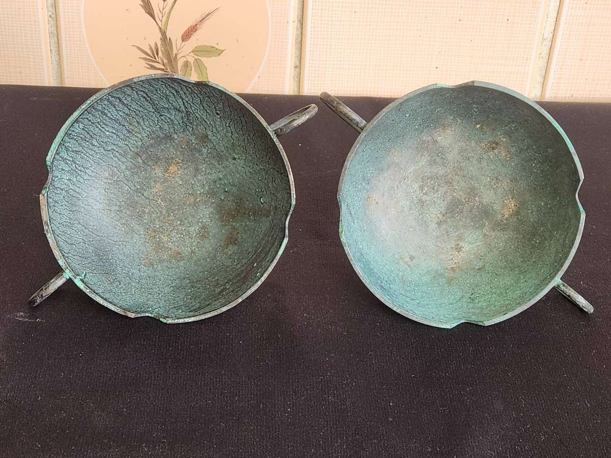 VINTAGE PAIR OF TWIN HANDLED PATINATED BRASS BOWLS
