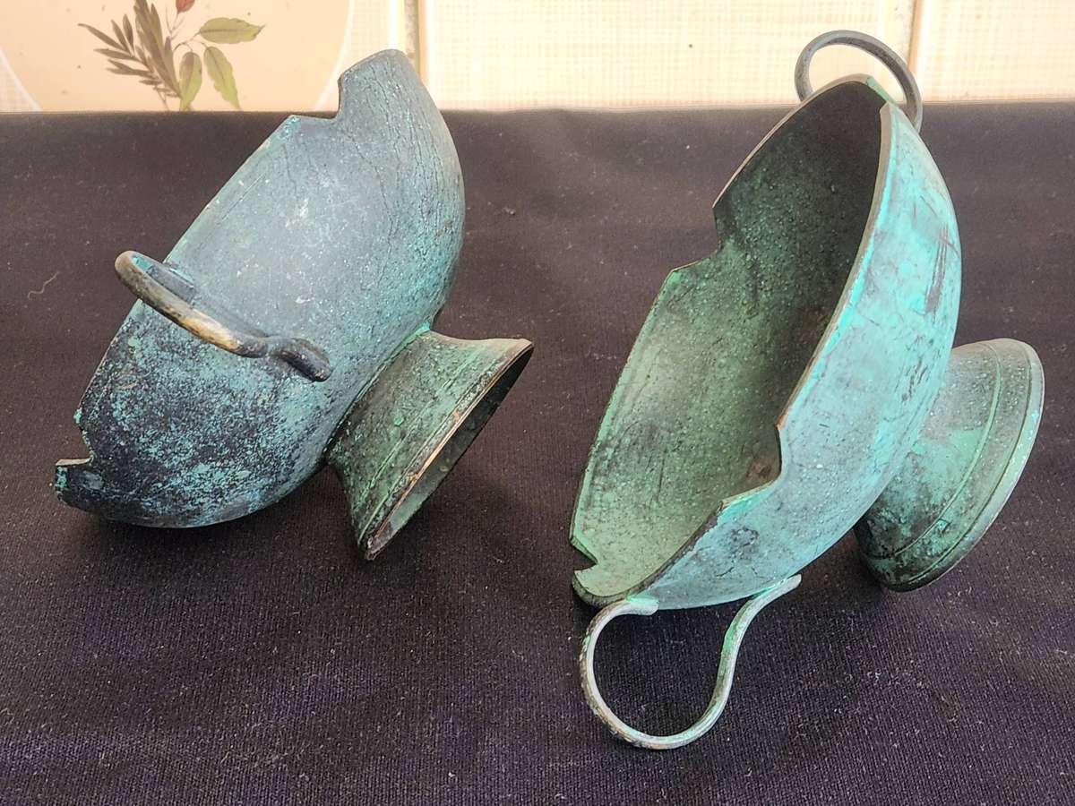 VINTAGE PAIR OF TWIN HANDLED PATINATED BRASS BOWLS
