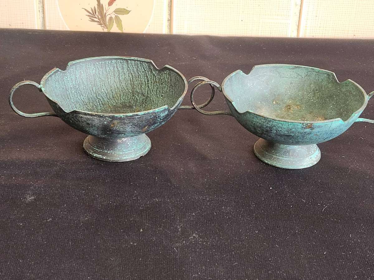 VINTAGE PAIR OF TWIN HANDLED PATINATED BRASS BOWLS
