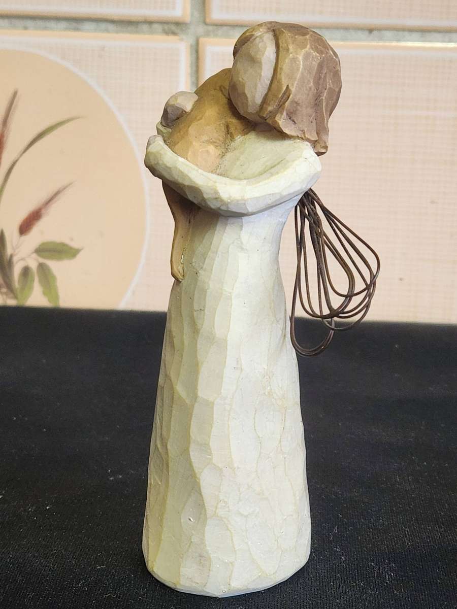VINTAGE WILLOW TREE ANGEL OF FRIENDSHIP FIGURINE BY SUSAN LORDI