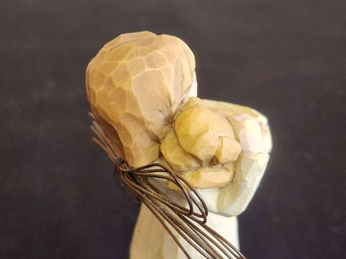 VINTAGE WILLOW TREE ANGEL OF FRIENDSHIP FIGURINE BY SUSAN LORDI