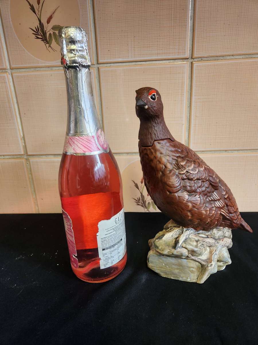 VINTAGE ROYAL DOULTON MATTHEW GLOAG THE FAMOUS GROUSE LIQUEUR BOTTLE