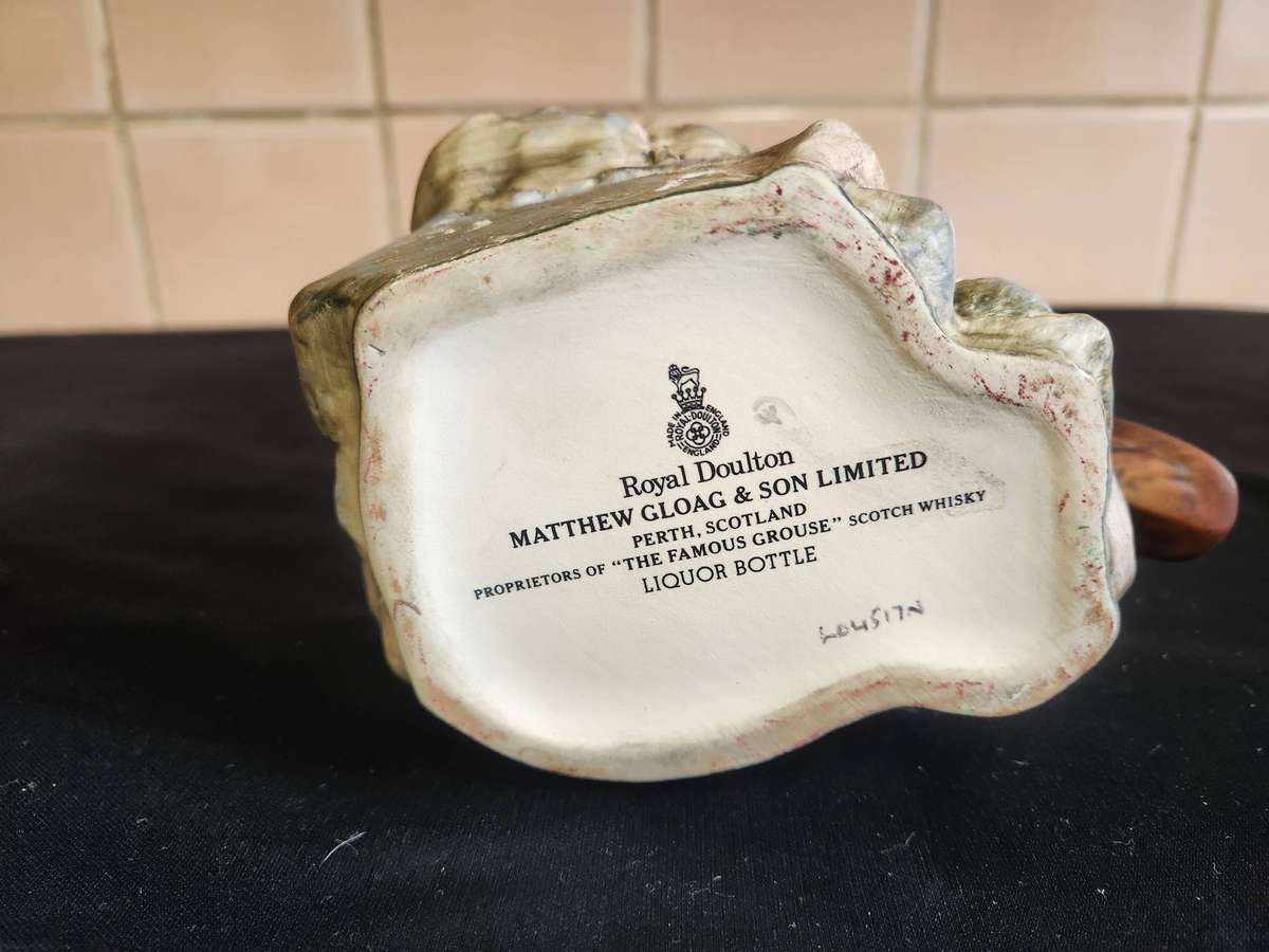 VINTAGE ROYAL DOULTON MATTHEW GLOAG THE FAMOUS GROUSE LIQUEUR BOTTLE