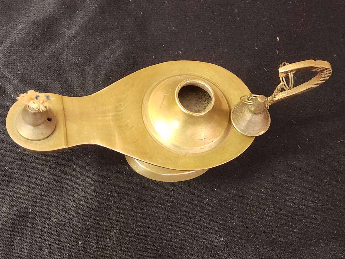 VINTAGE BRASS ALADDIN SHAPED GENIE OIL LAMP