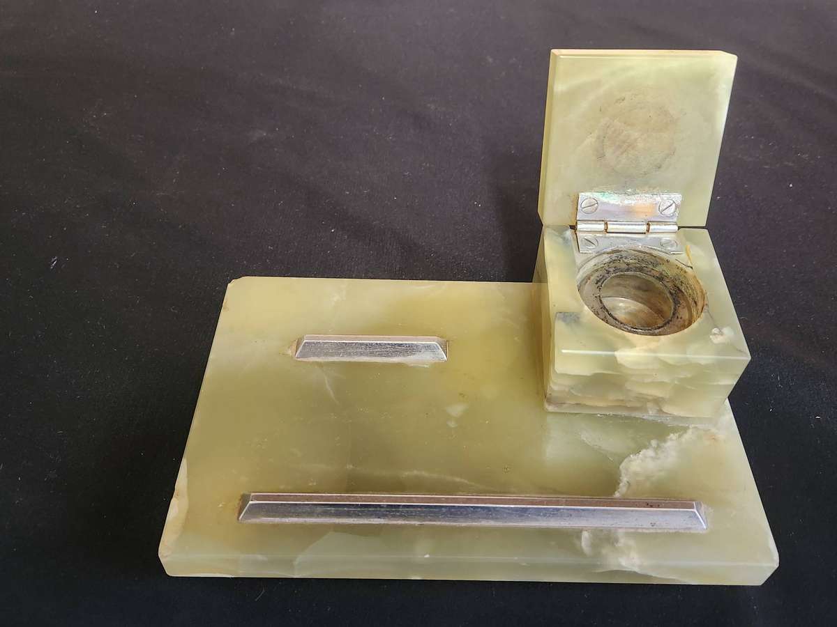 AWESOME GREEN ONYX GEMSTONE DESKTOP INKWELL