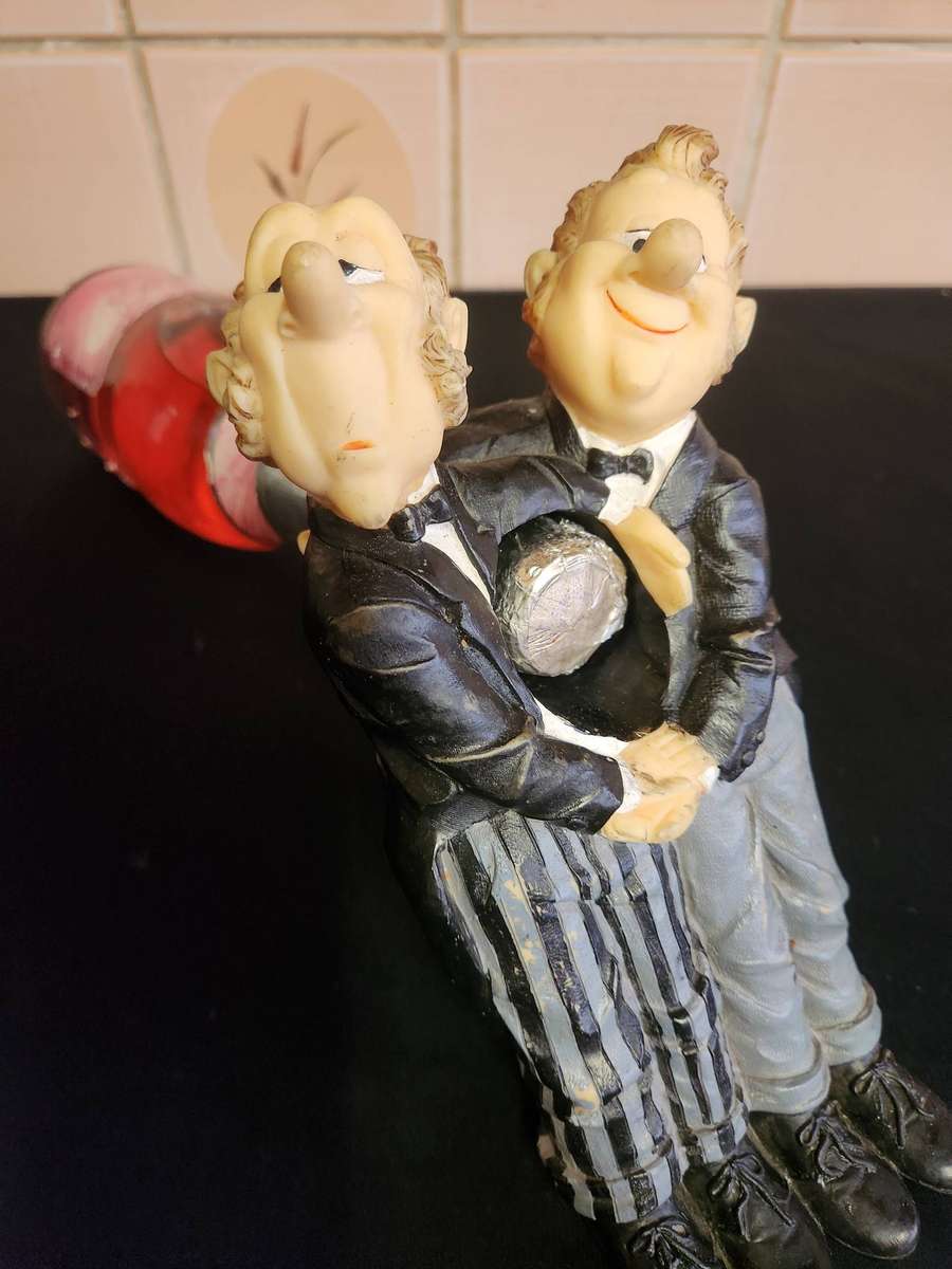 VINTAGE JAMES THE BUTLER TWO FRENCH WAITERS CERAMIC WINE BOTTLE HOLDER