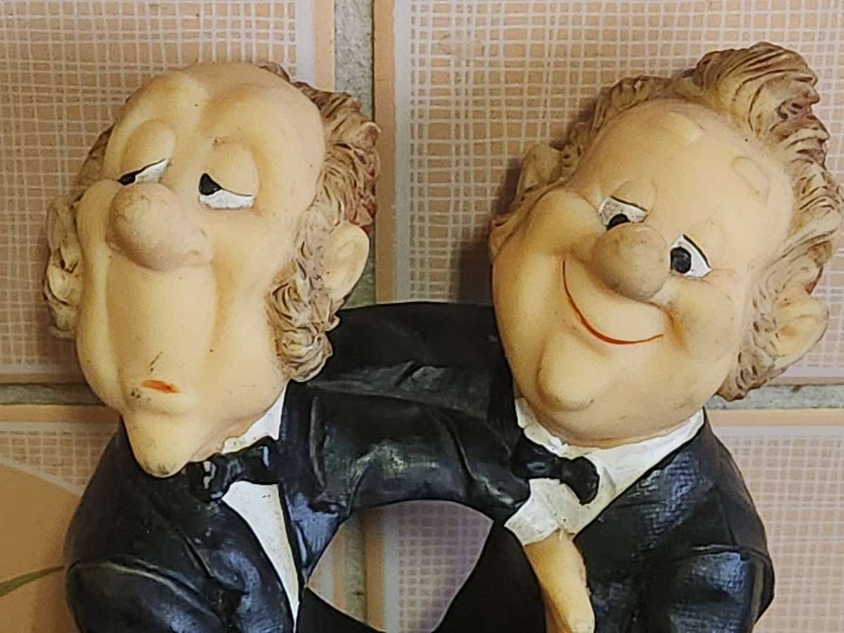 VINTAGE JAMES THE BUTLER TWO FRENCH WAITERS CERAMIC WINE BOTTLE HOLDER