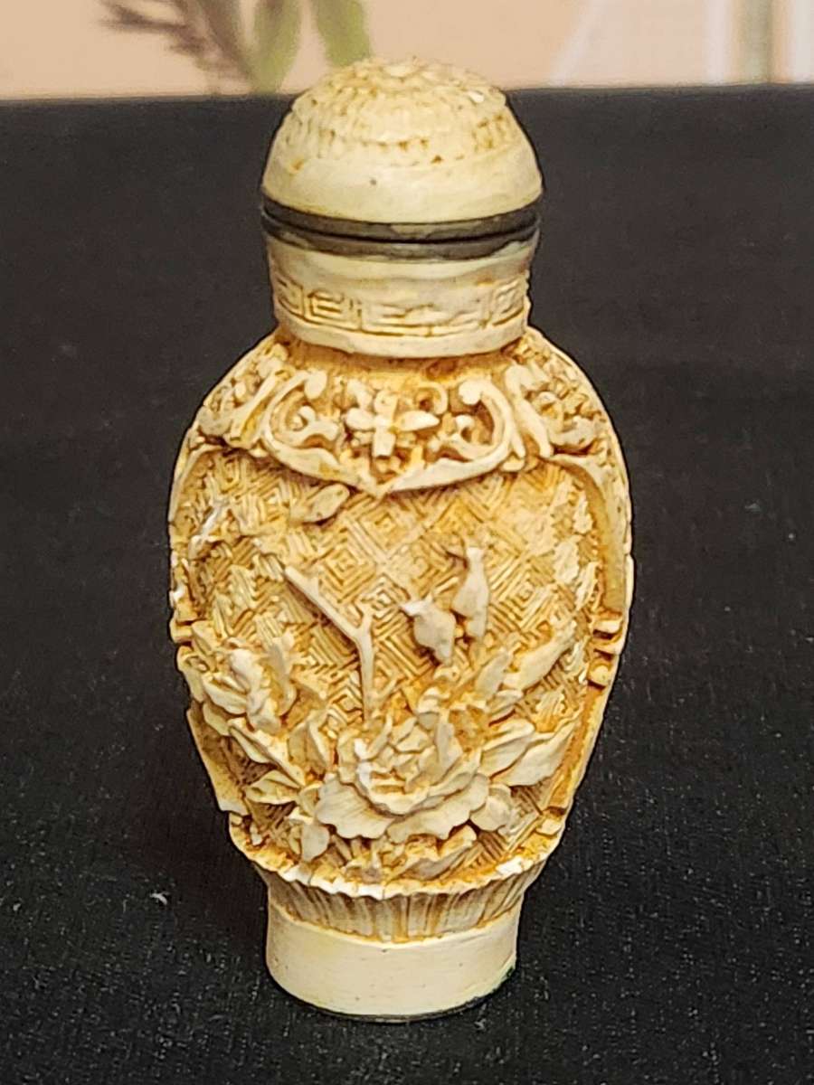 VINTAGE CHINESE SNUFF BOTTLE