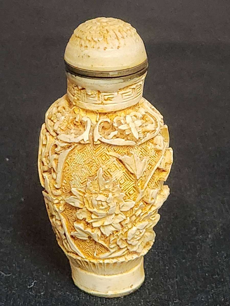 VINTAGE CHINESE SNUFF BOTTLE