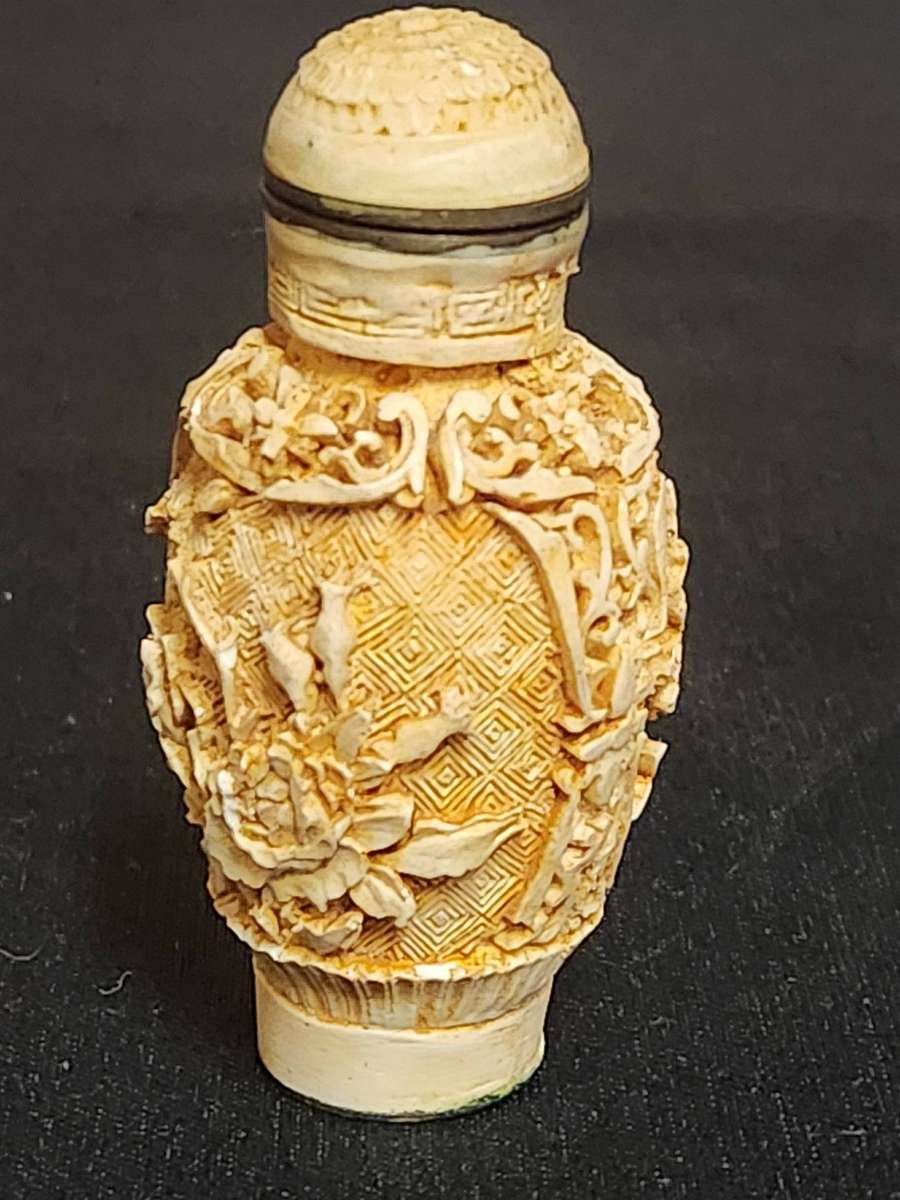 VINTAGE CHINESE SNUFF BOTTLE