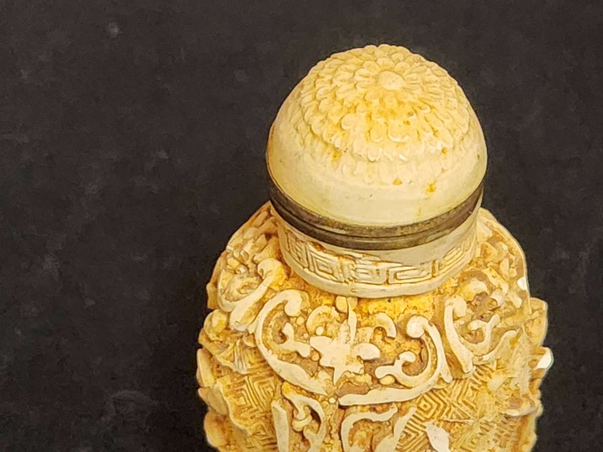 VINTAGE CHINESE SNUFF BOTTLE