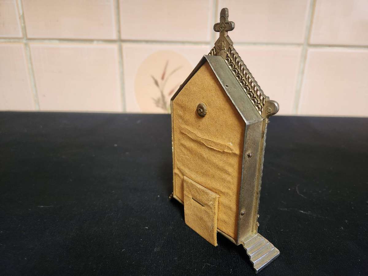 VINTAGE BRASS SHRINE FOR RELIGIOUS KEEPSAKE
