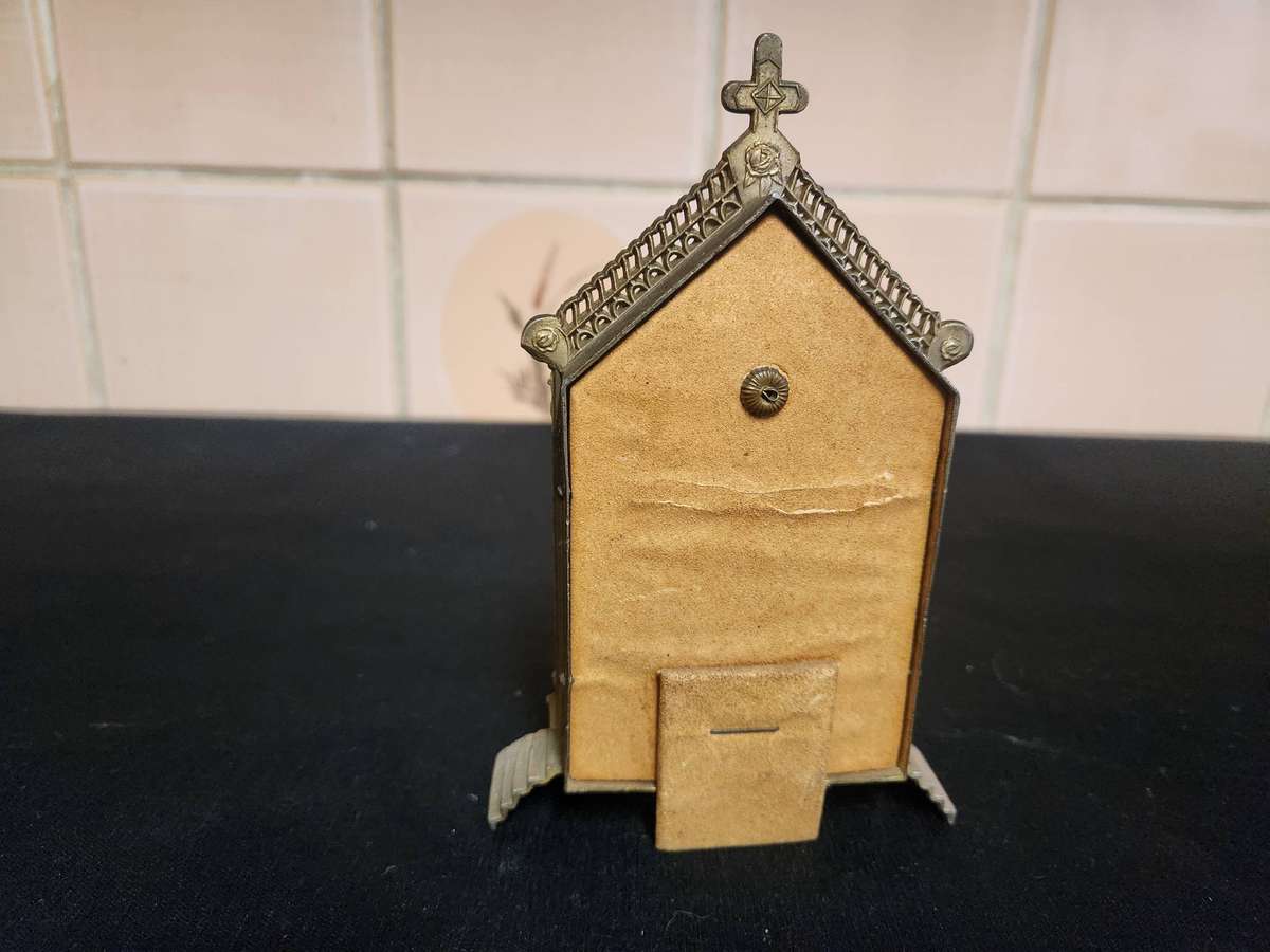 VINTAGE BRASS SHRINE FOR RELIGIOUS KEEPSAKE