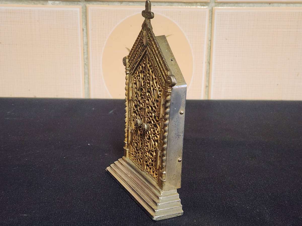 VINTAGE BRASS SHRINE FOR RELIGIOUS KEEPSAKE