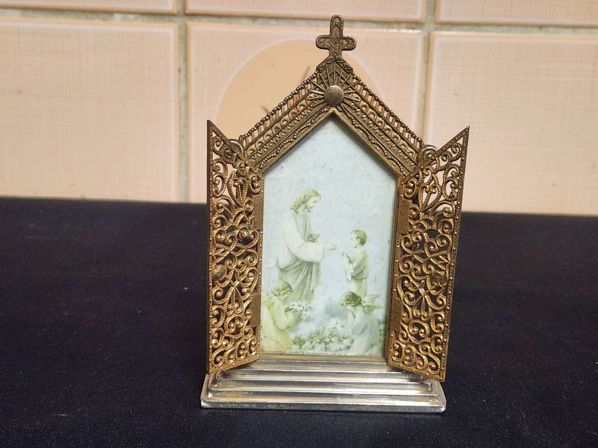 VINTAGE BRASS SHRINE FOR RELIGIOUS KEEPSAKE