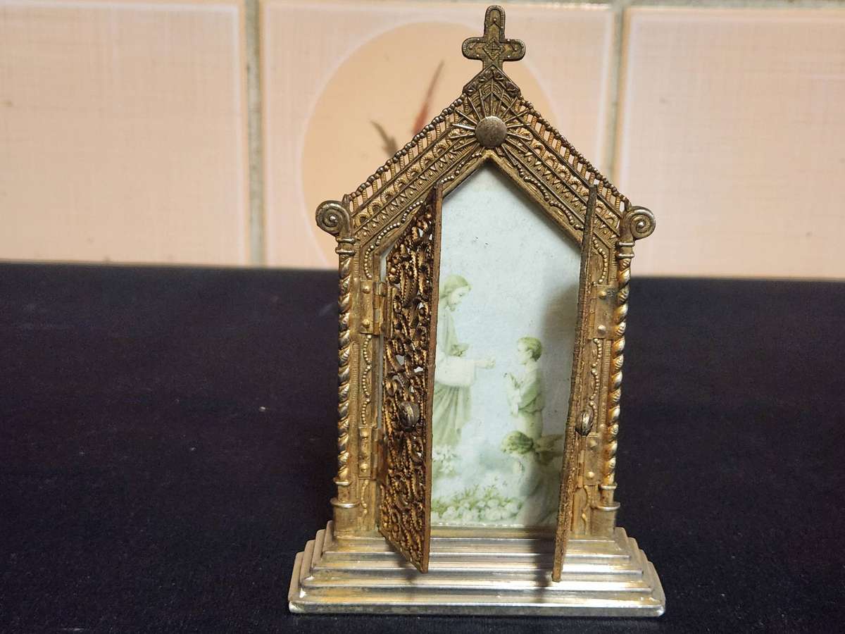 VINTAGE BRASS SHRINE FOR RELIGIOUS KEEPSAKE