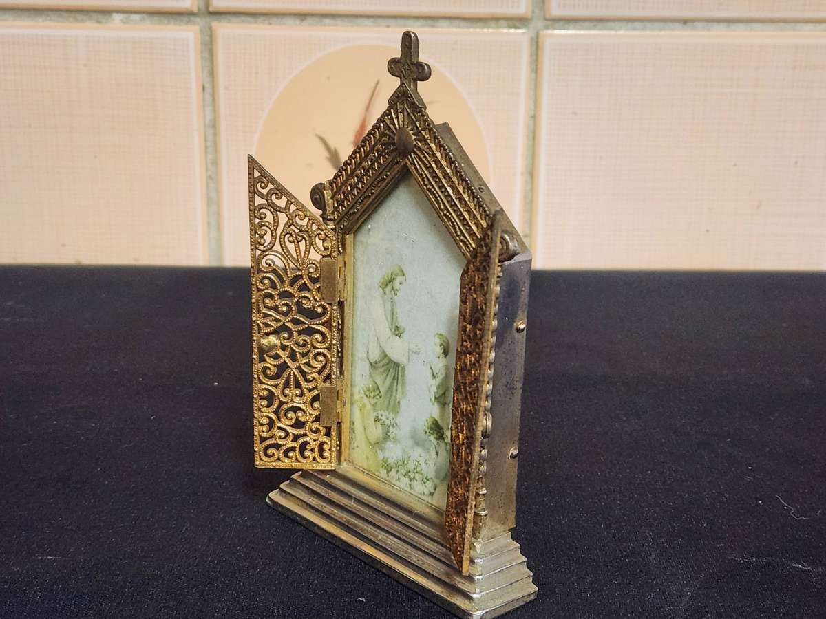 VINTAGE BRASS SHRINE FOR RELIGIOUS KEEPSAKE
