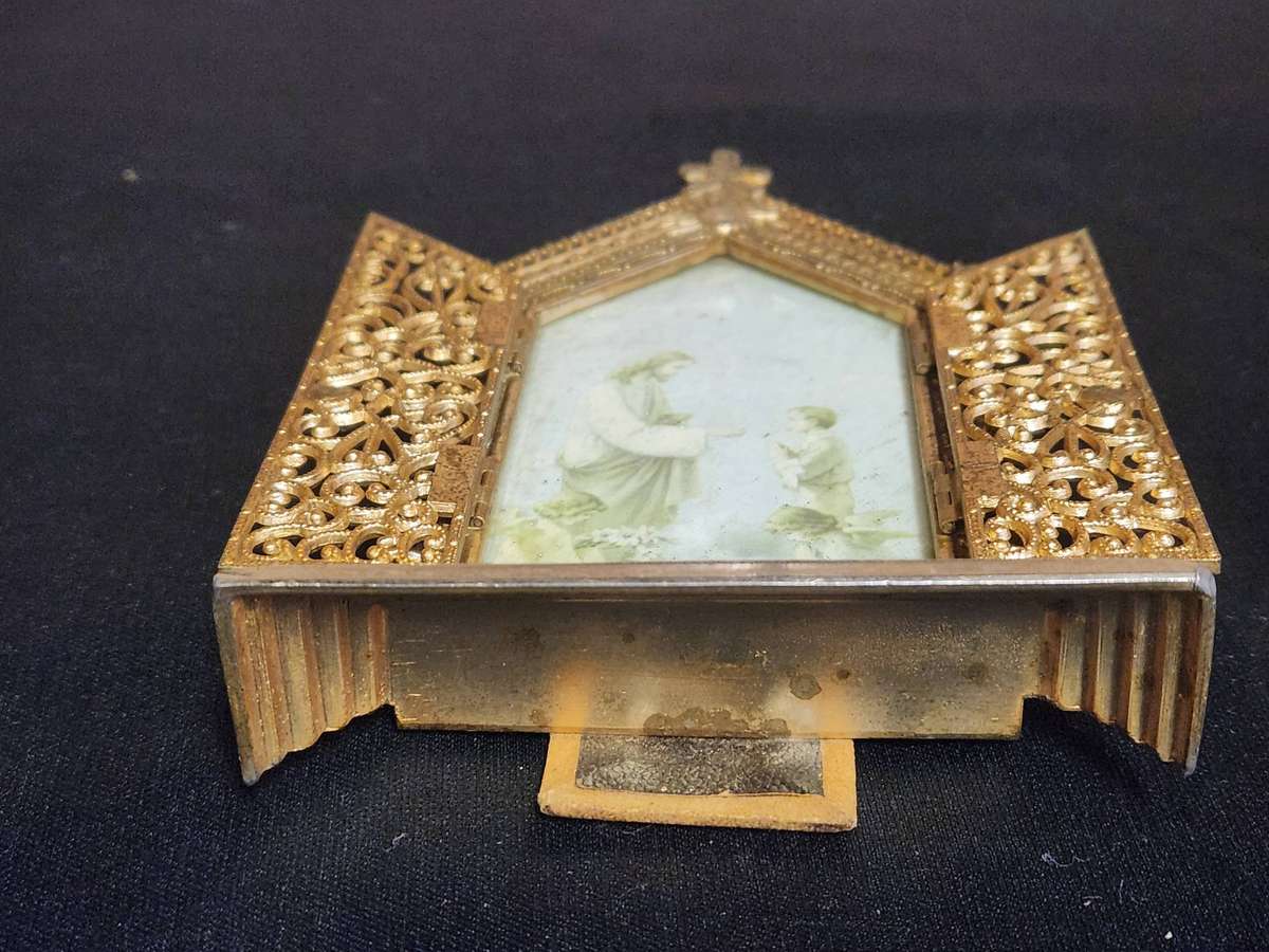 VINTAGE BRASS SHRINE FOR RELIGIOUS KEEPSAKE
