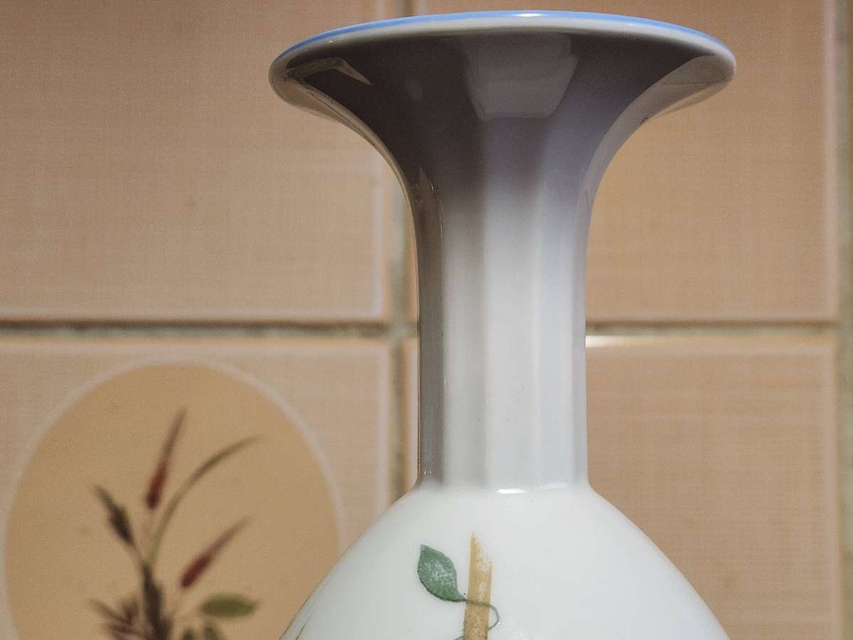 VINTAGE HAND CRAFTED DENBY FINE PORCELAIN WEST GERMANY VASE