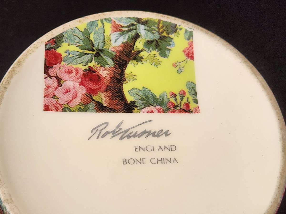 IMPRESSIVE ROB TURNER DESIGNER PORCELAIN MUG AND SUGAR BOWL