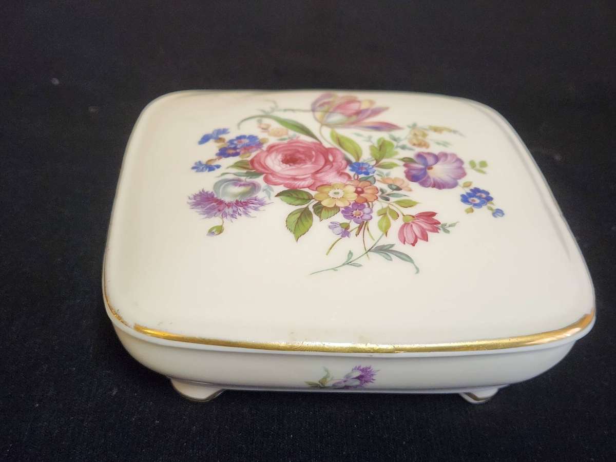 BEAUTIFUL ROSENTHAL ELFENBEIN FOOTED AND LIDDED SQUARE BOWL